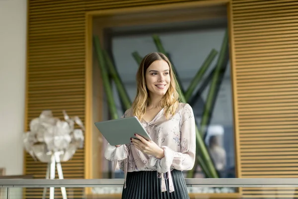 Attractive Young Businesswoman Using Digital Tablet While Standing Office — Stock Photo, Image