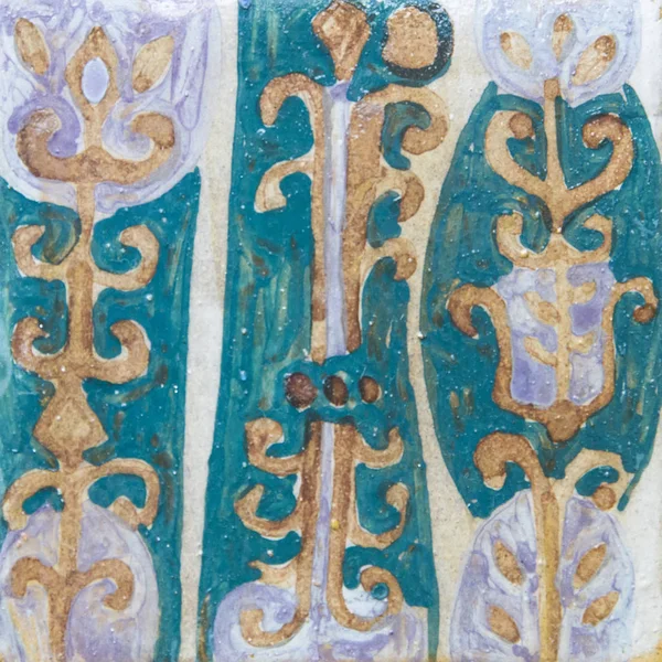 传统格鲁吉亚花卉图案瓷砖的特写 — 图库照片
