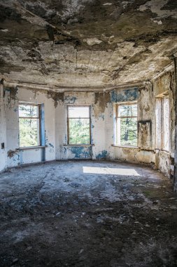 Tskaltubo, Gürcistan - 27 Nisan 2019: Tskaltubo, Gürcistan'da terk edilmiş Sovyet Sanatoryumunun detayı. Tskaltubo Sovyet döneminde önemli bir kaplıca tesisi oldu.