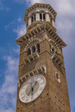 Verona, İtalya'daki Torre dei Lamberti'de görüntüle
