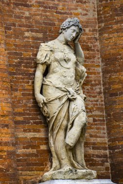 Vicenza, İtalya'daki Teatro Olimpico'nun yüzyıl avlusu heykeli, mimar Andrea Palladio tarafından 1585 yılında yapılmıştır.