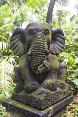 Bali adasında Ubud Monkey Forest kutsal fil heykeli, Endonezya