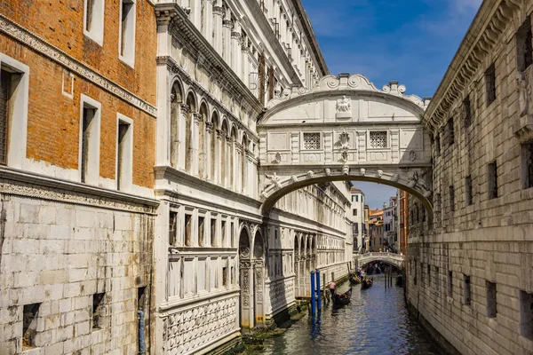 Benátky Itálie Května 2019 Tradiční Gondoly Benátkách Itálii Století Bylo — Stock fotografie