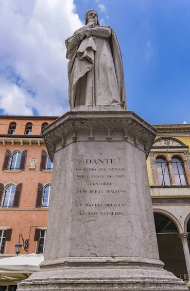 Blick Auf Das Denkmal Des Dichters Dante Alighieri Auf Der — Stockfoto