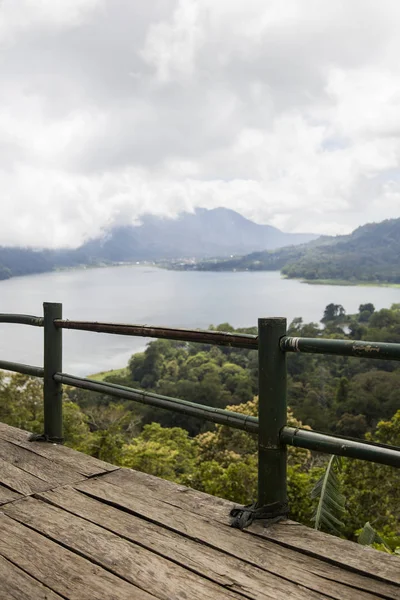 印度尼西亚巴厘岛中部的山火山口布安湖景观 — 图库照片