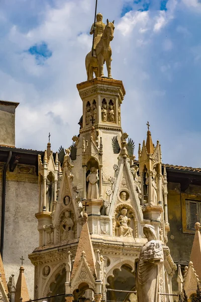 Scaliger Mezarları'nda manzara, Verona, İtalya'da 14.