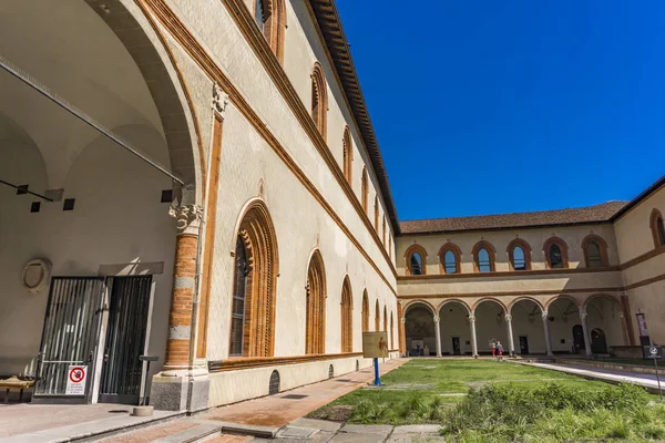 Milán Italia Abril 2019 Personas Identificadas Castillo Sforzesco Milán Italia — Foto de Stock