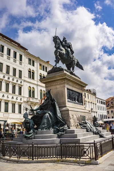 意大利威尼斯 2019年5月26日 意大利威尼斯维克多 伊曼纽尔纪念碑的不明身份者 这座纪念碑由埃托 法拉利于1887年创建 以纪念意大利统一的第一位国王 — 图库照片