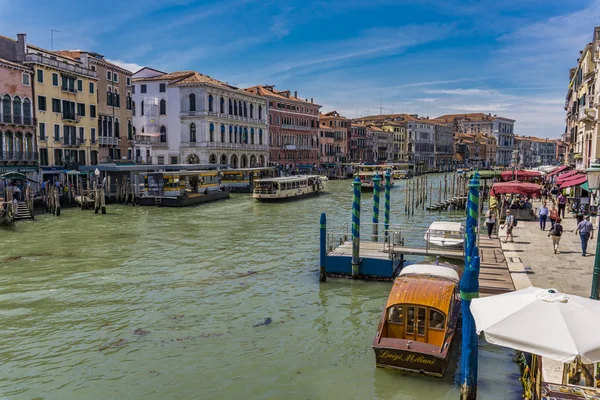 ヴェネツィア イタリア 2019年5月26日 ヴェネツィア イタリアの運河グランデでの眺め 毎年2 500万人の観光客がヴェネツィアを訪れると推定されています — ストック写真