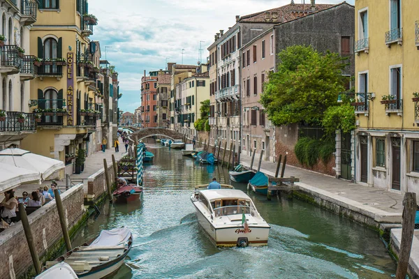 Venedik Talya Mayıs 2019 Venedik Talya Kanalda Geleneksel Gondollar — Stok fotoğraf