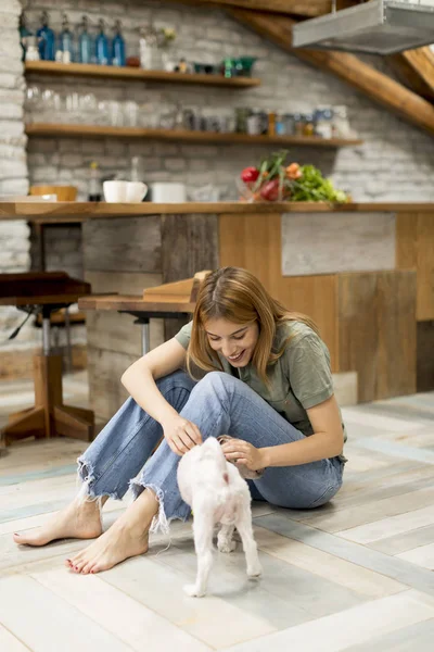 Beautiful Young Woman Playing Her Little Cute Dog Floor Home — Stock Photo, Image