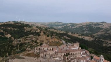 Basilicata bölgesinde eski şehir Tursi panoramik görünümü, İtalya