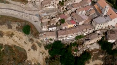 Basilicata bölgesinde eski şehir Tursi panoramik görünümü, İtalya