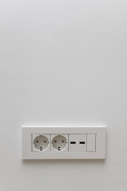 Kopyalama alanı ile internet, ağ ve elektrik için fişler ile modern appartment Duvar