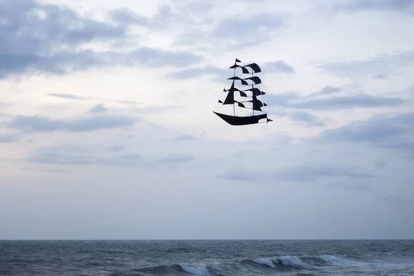 View Black Sailing Ship Kite Beach Puna Tanah Lot Temple — Stock Photo, Image