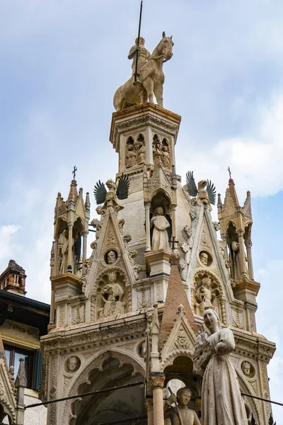 Vista Para Scaliger Tombs Monumento Funerário Gótico Século Xiv Verona — Fotografia de Stock