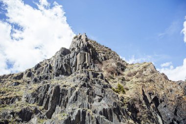 Gürcistan'ın Mtskheta-Mtianeti bölgesindeki yüksek enlem dağlarında manzara