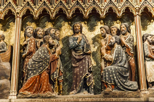 法国巴黎 2017年6月16日 在法国巴黎圣母院加利利 为使徒和门徒雕刻墙 墙由1300年至1350年制成 — 图库照片