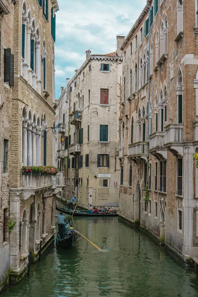 Benátky Itálie Května 2019 Tradiční Gondoly Benátkách Itálii Století Bylo — Stock fotografie