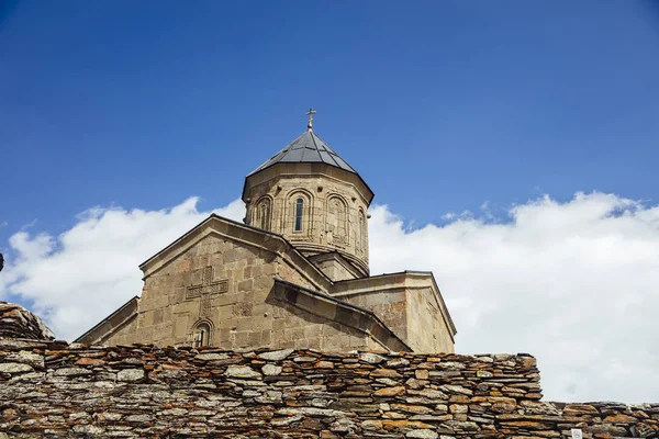 Вид Гергеті Троїцької Церкви Грузії — стокове фото