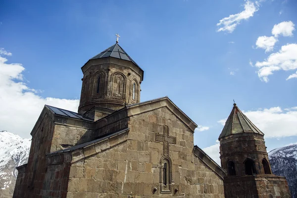 Zobacz Kościele Gergeti Trinity Gruzji — Zdjęcie stockowe