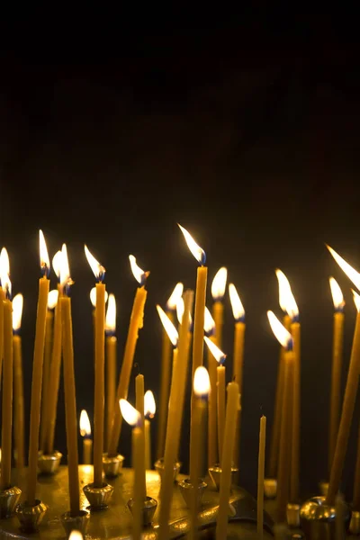 查看燃烧的教堂蜡烛 — 图库照片
