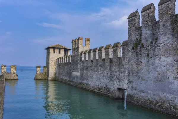 Dettaglio Castello Scaligero Sirmione Del Xiv Secolo Sul Lago Garda — Foto Stock