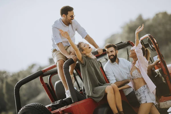 Group Young People Having Fun Car Outdoor Sunny Hot Summer — Stock Photo, Image