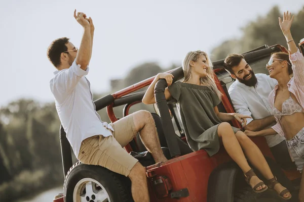 Group Young People Having Fun Car Outdoor Sunny Hot Summer — Stock Photo, Image