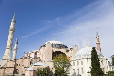 İstanbul'un eski kentinde ayasofya kubbe ve minareleri görünümü