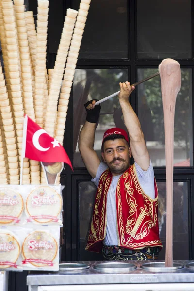 Istanbul Turquía Junio 2019 Vendedor Identificado Helado Turco Estambul Turquía — Foto de Stock