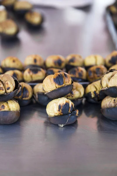 Taze Kavrulmuş Chesnuts Closeup Görünümü — Stok fotoğraf