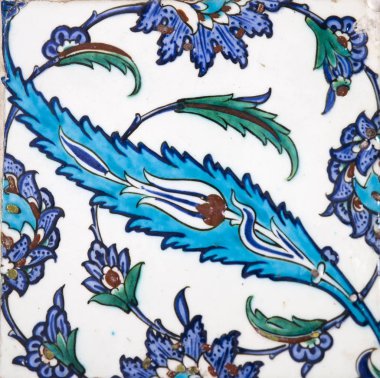 İstanbul Topkapı Sarayı'ndan çiçek desenli eski Osmanlı el yapımı Türk çinileri