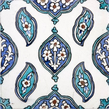 İstanbul Topkapı Sarayı'ndan çiçek desenli eski Osmanlı el yapımı Türk çinileri