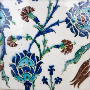 İstanbul Topkapı Sarayı'ndan çiçek desenli eski Osmanlı el yapımı Türk çinileri