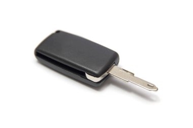 Beyaz arka planda izole edilmiş modern uzak araba anahtarı