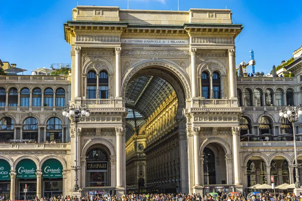 Milán Italia Abril 2019 Personas Identificadas Por Galleria Vittorio Emanuele — Foto de Stock