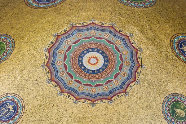 İstanbul'da eski hipodromda Alman Çeşmesi'nin tavandetayları