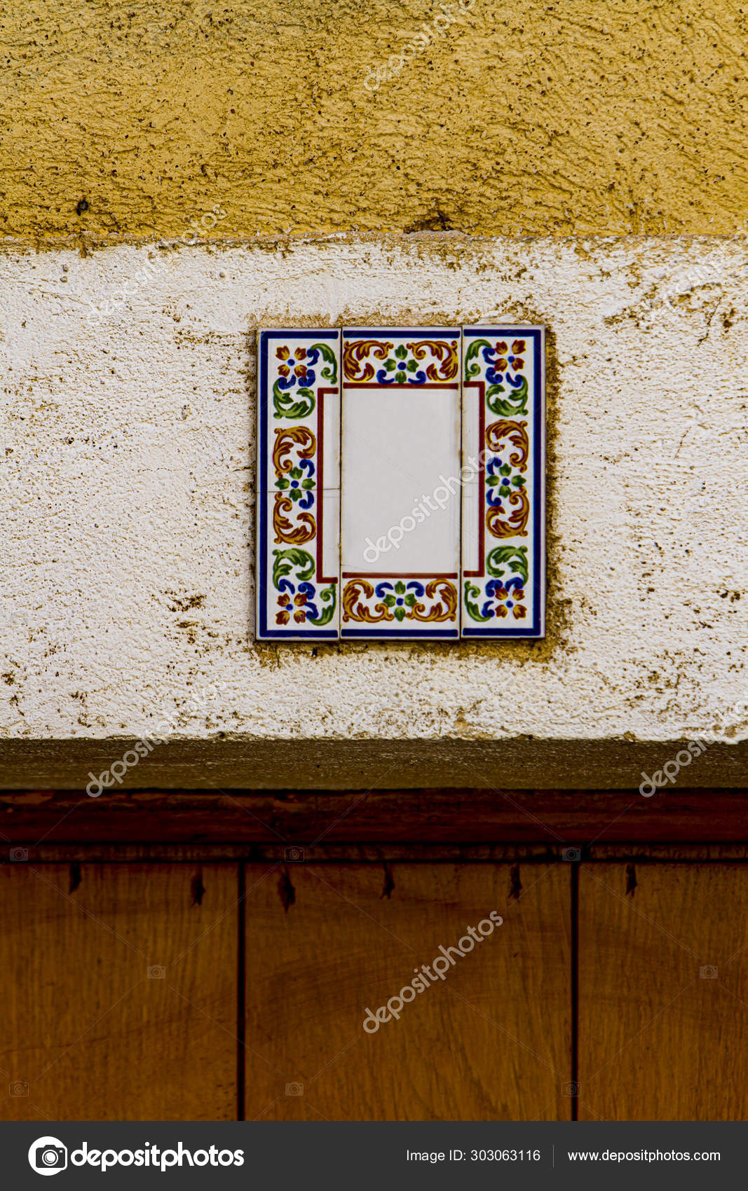 Traditional Decorative Street Number Plate Facade Old House Nimes France Stock Photo by ©boggy22