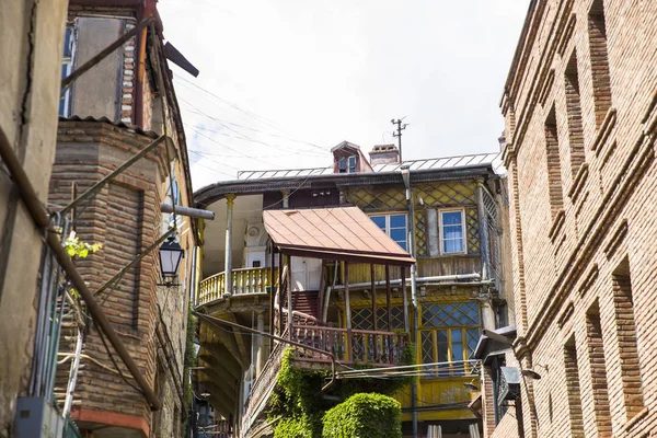Utsikt Trä Snidade Balkonger Gamla Stan Tbilisi Georgien — Stockfoto