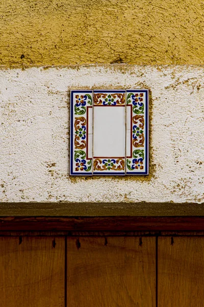 Placa Decorativa Tradicional Rua Fachada Casa Velha Nimes França — Fotografia de Stock