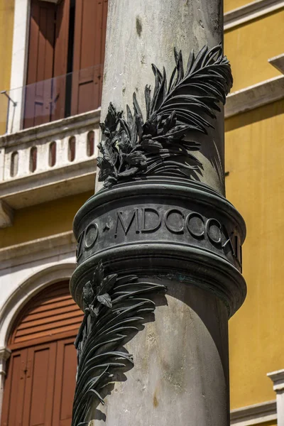 Tradizionale Colonna Antica Sulla Strada Venezia — Foto Stock