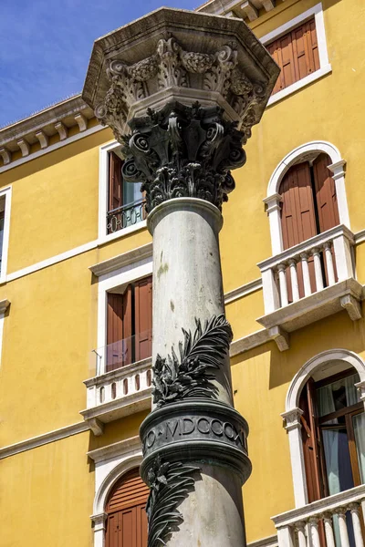 Traditional Antique Column Street Venice Italy — Stock Photo, Image