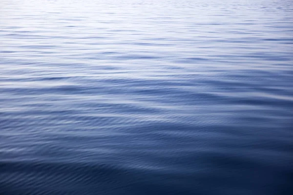 Blick Auf Wellen Auf Der Wasseroberfläche — Stockfoto