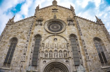 İtalya'daki Como Katedrali'nin (Duomo di Como) dış görünümü