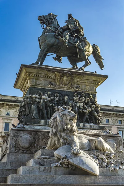 Памятник Королю Виктору Эммануилу Витторио Эммануил Милане Италия — стоковое фото