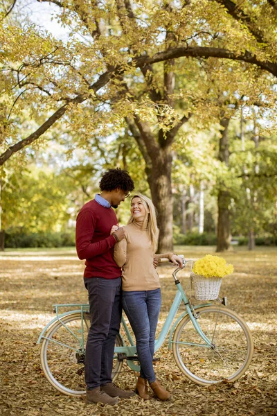 Multiracial Young Couple Bicycle Standing Autumn Park — Stock Photo, Image