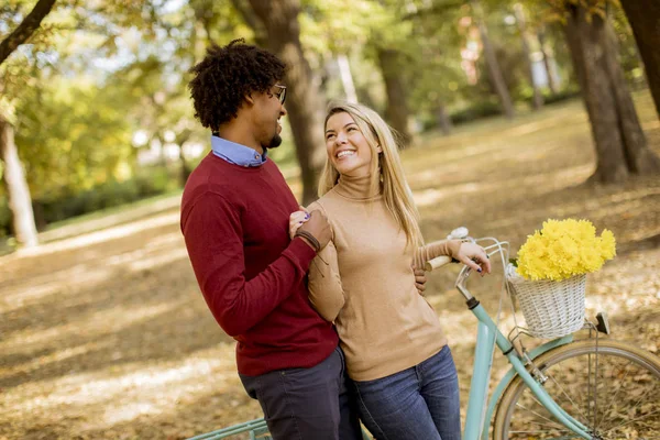Multiracial Young Couple Bicycle Standing Autumn Park — Stock Photo, Image
