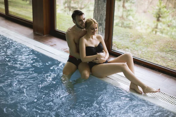 Loving Young Couple Relaxing Spa Center Swimming Pool — Stock Photo, Image