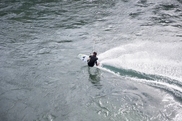 Ньюшатель Швейцария Сентября 2018 Неизвестный Мужчина Занимается Кайтсерфингом Озере Невшатель — стоковое фото